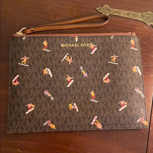 Michael Kors Handbags - Michael Kors Aspen Jet Set